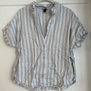 Universal Thread Medium Blue and White Striped Short Sleeve Shirt